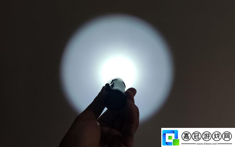 “裝個手電筒亮瞎桌面的眼”