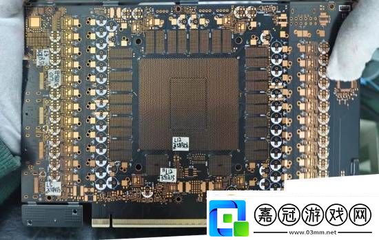 RTX-5090-PCB板曝光！GDDR7顯存和龐大的BGA封裝