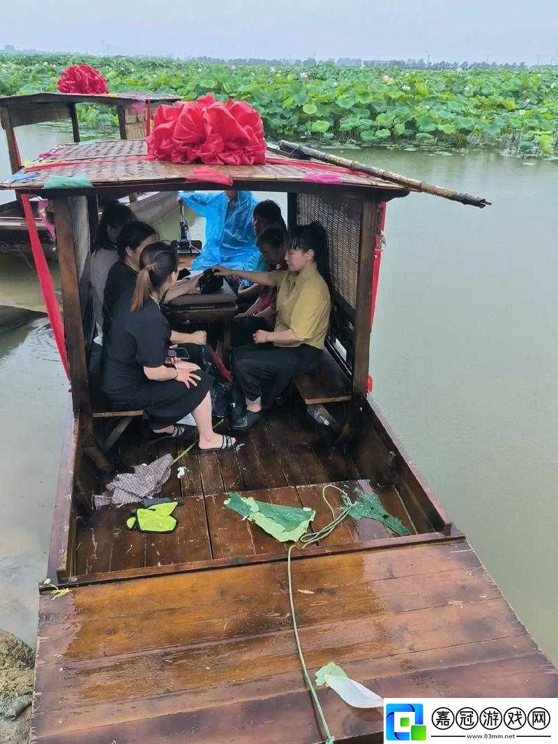 第十二集：老人雨中船頭弄雨荷