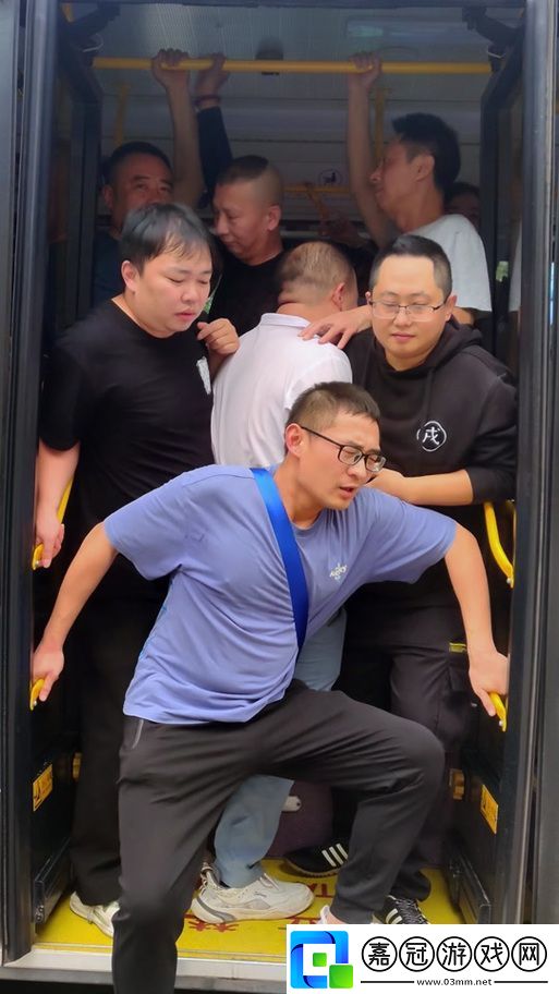 小鎮公交售票員的度量藝術最新動態-用戶熱議：精細化管理提升乘車體驗