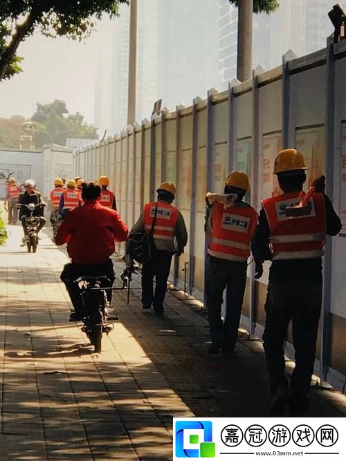 當(dāng)我被9個建筑工人抬到茶幾上時的奇妙體驗共享技巧