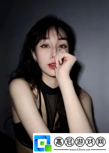 豐滿的子2理倫身展現魅力與自信網友：真是太迷人了！