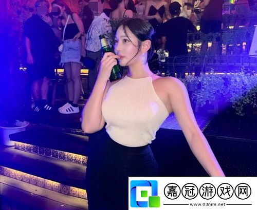 美女和男生一起努力生產(chǎn)豆?jié){攪拌、過濾、品嘗網(wǎng)友：這搭配真是絕了！